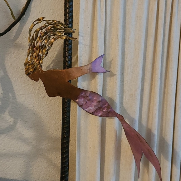 MERMAID METAL WINDOW HANGING.SPARKLES - Picture 13 of 16